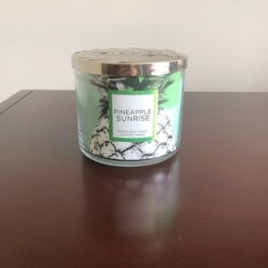 Bath and Bodyworks pineapple sunrise 3-Wick candle